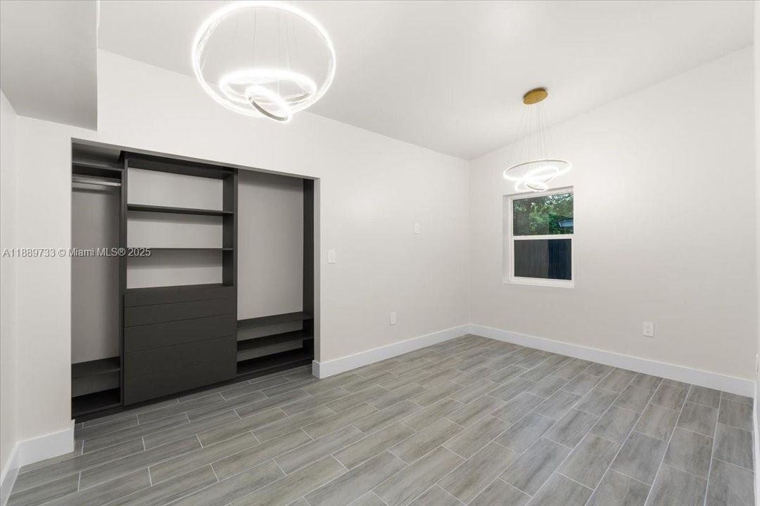 For Sale: $1,285,000 (5 beds, 3 baths, 2579 Square Feet)