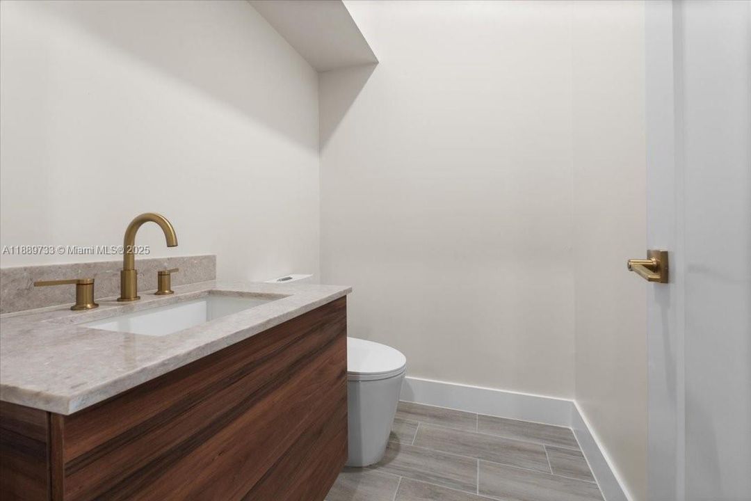 For Sale: $1,285,000 (5 beds, 3 baths, 2579 Square Feet)