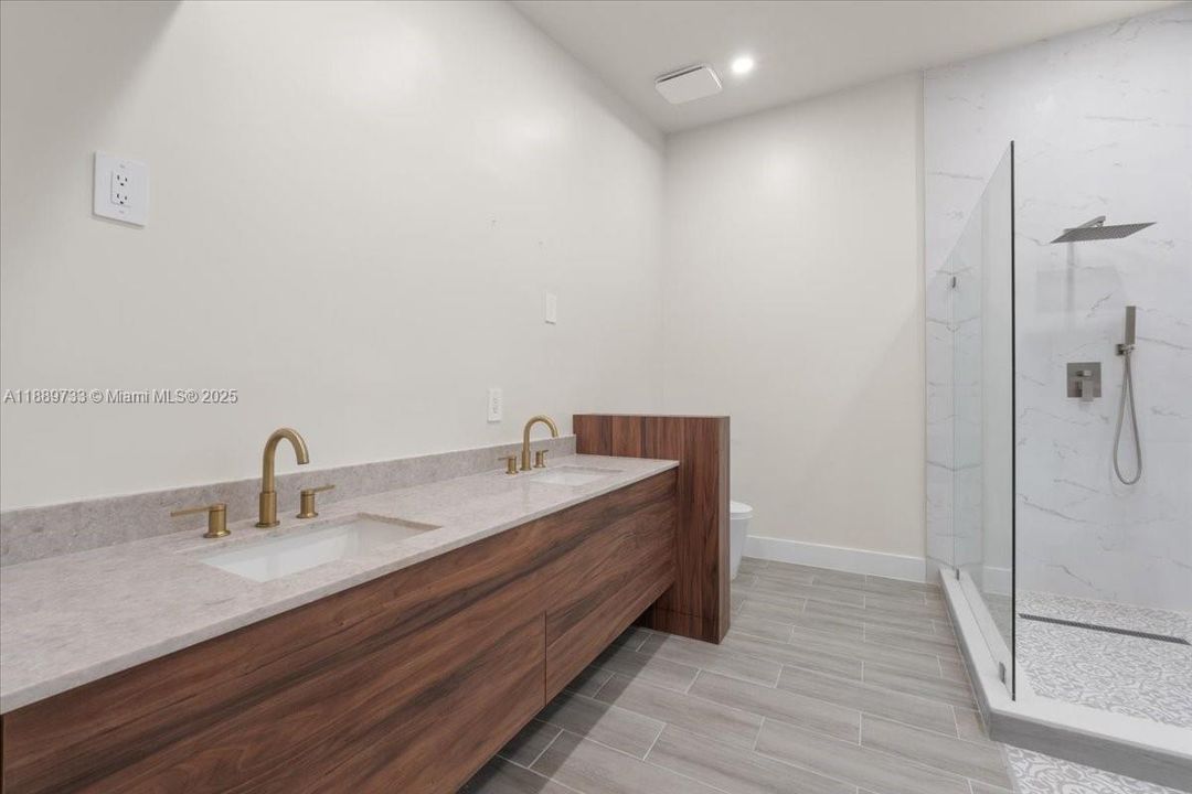 For Sale: $1,285,000 (5 beds, 3 baths, 2579 Square Feet)