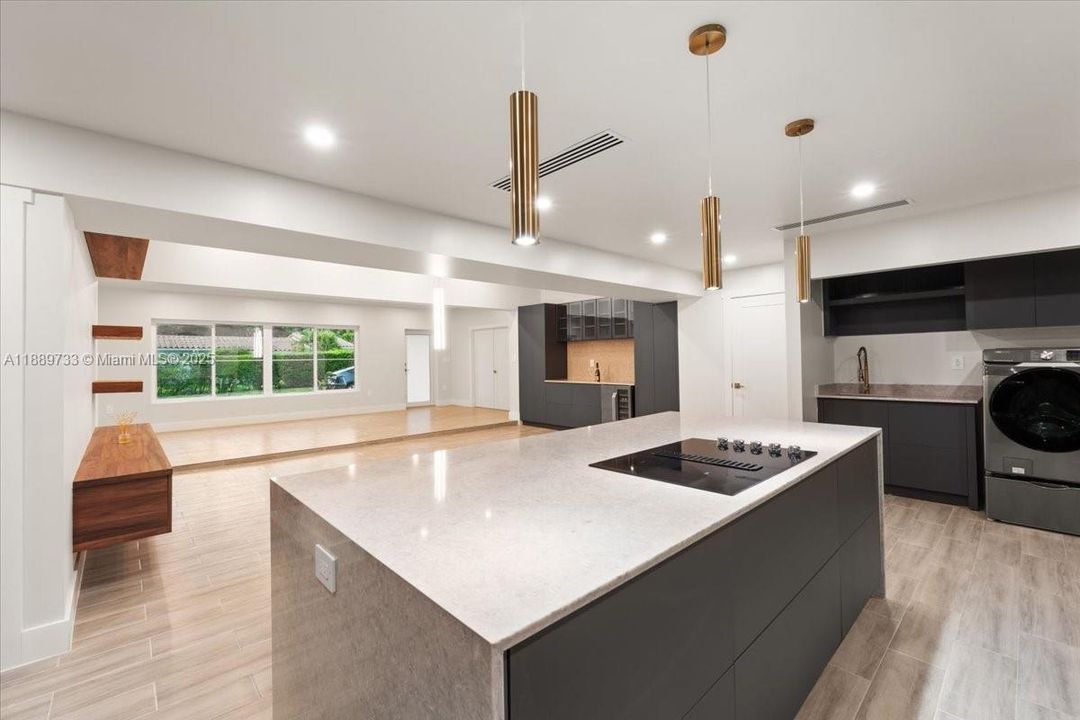 For Sale: $1,285,000 (5 beds, 3 baths, 2579 Square Feet)