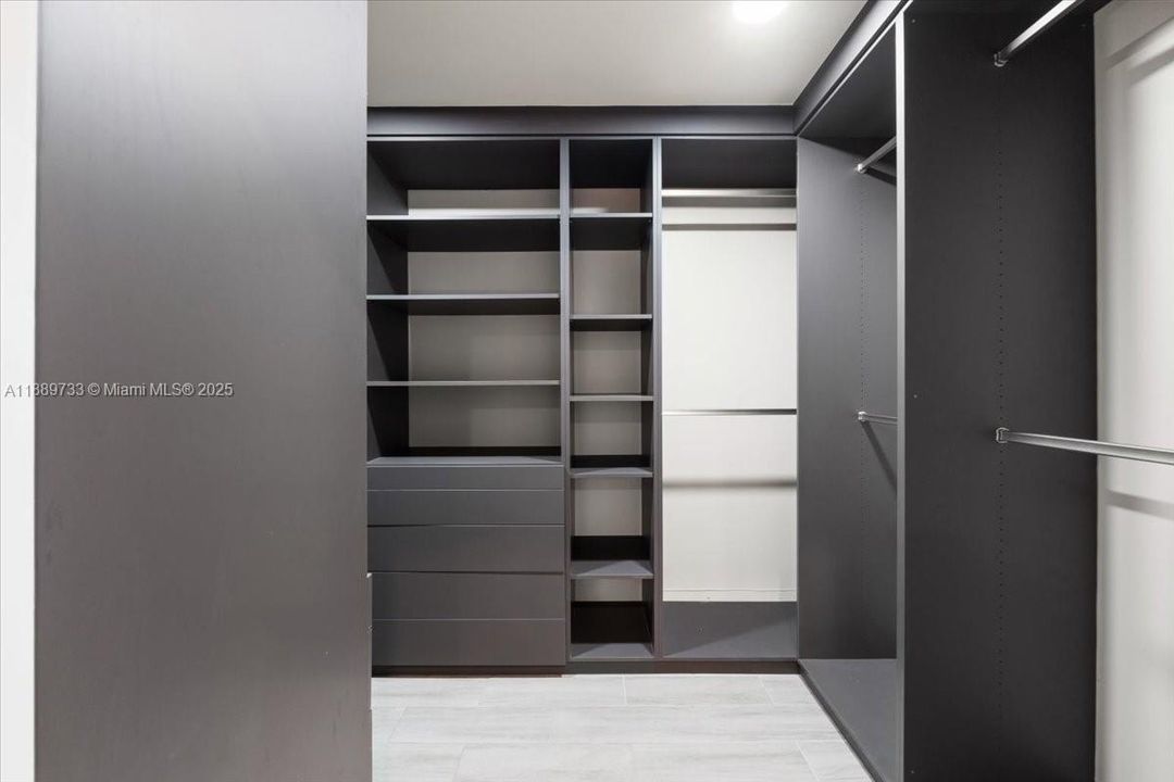 For Sale: $1,285,000 (5 beds, 3 baths, 2579 Square Feet)