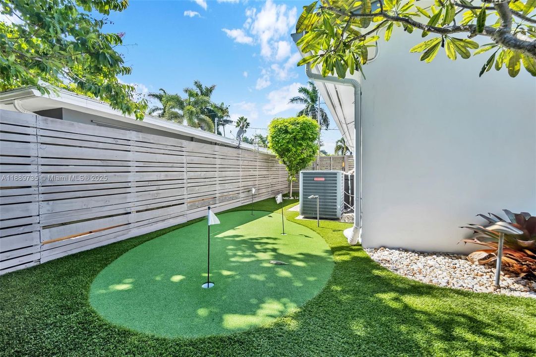 Active With Contract: $1,273,000 (4 beds, 3 baths, 2209 Square Feet)