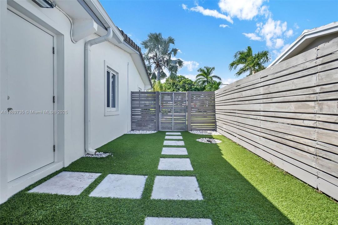 Active With Contract: $1,273,000 (4 beds, 3 baths, 2209 Square Feet)