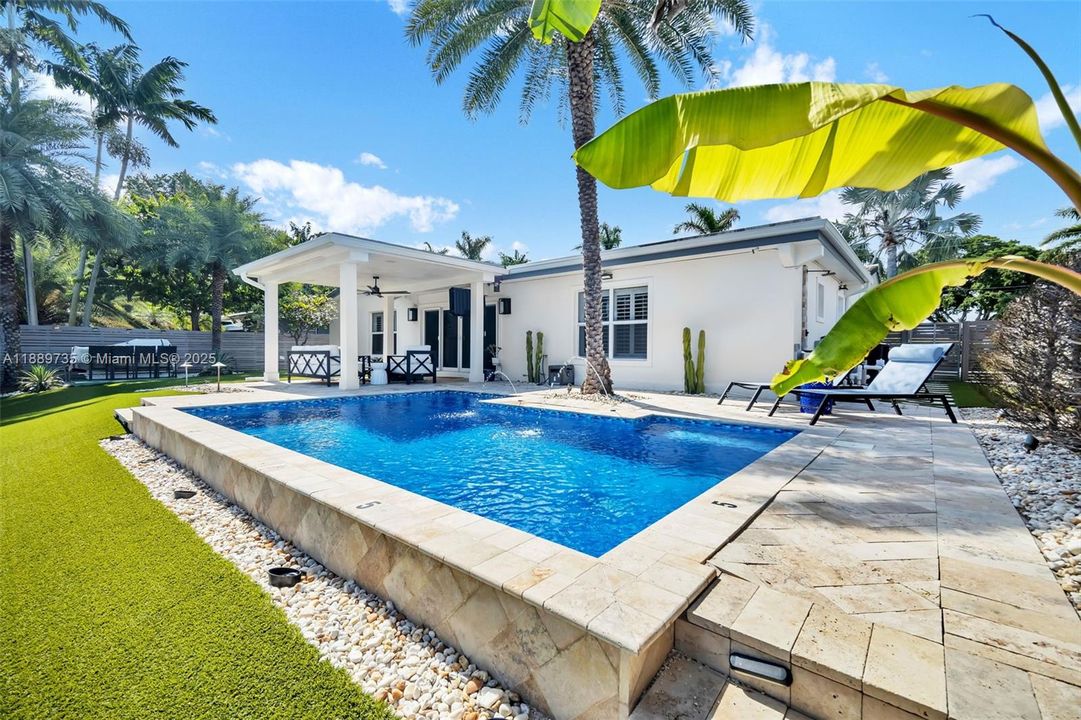 Active With Contract: $1,273,000 (4 beds, 3 baths, 2209 Square Feet)