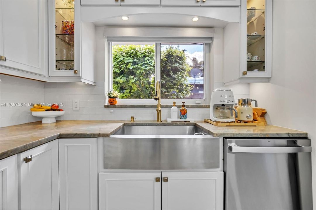 Active With Contract: $1,273,000 (4 beds, 3 baths, 2209 Square Feet)