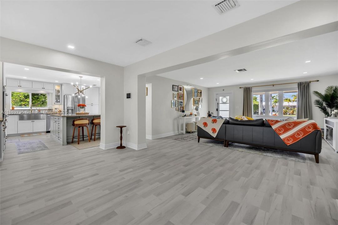 Active With Contract: $1,273,000 (4 beds, 3 baths, 2209 Square Feet)