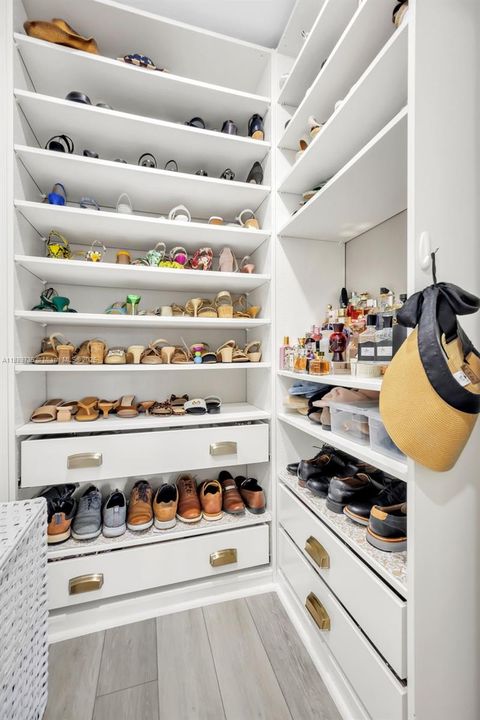 Active With Contract: $1,273,000 (4 beds, 3 baths, 2209 Square Feet)