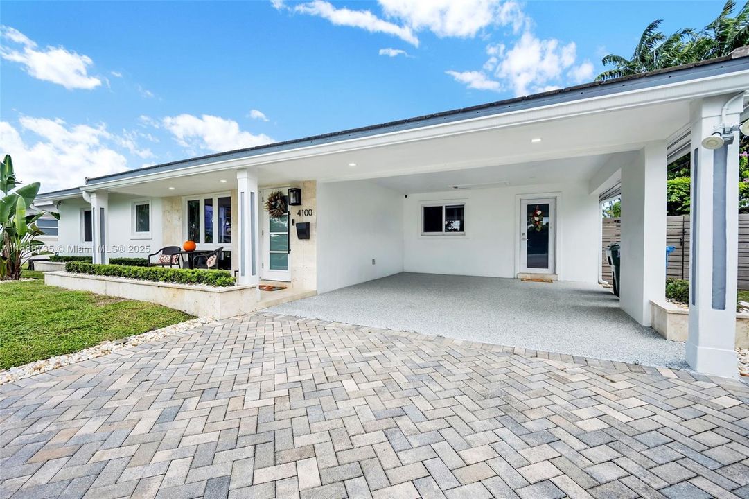 Active With Contract: $1,273,000 (4 beds, 3 baths, 2209 Square Feet)