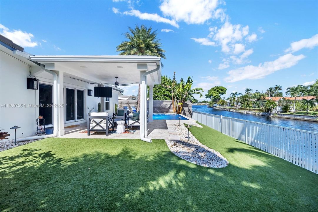 Active With Contract: $1,273,000 (4 beds, 3 baths, 2209 Square Feet)