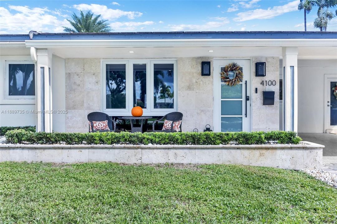 Active With Contract: $1,273,000 (4 beds, 3 baths, 2209 Square Feet)