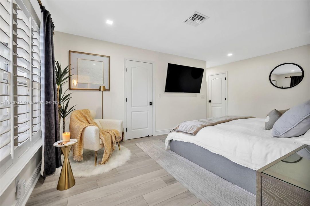 Active With Contract: $1,273,000 (4 beds, 3 baths, 2209 Square Feet)