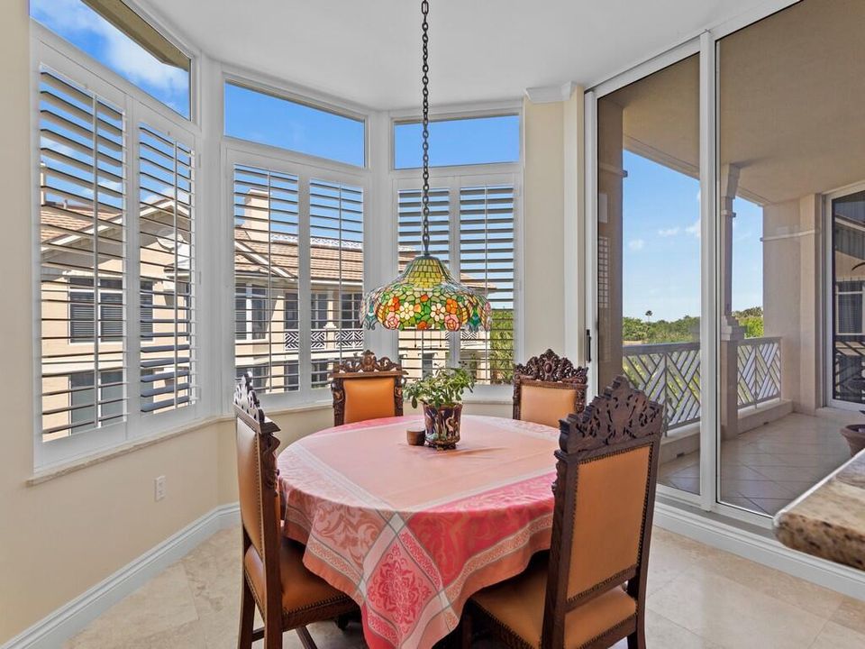 BREAKFAST NOOK