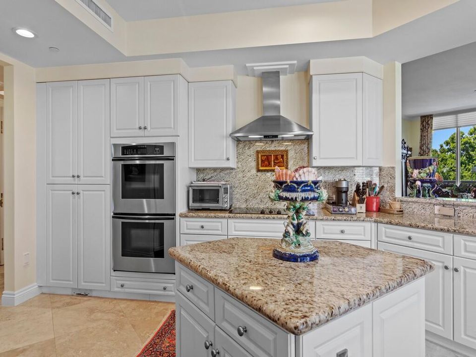 KITCHEN WITH ISLAND