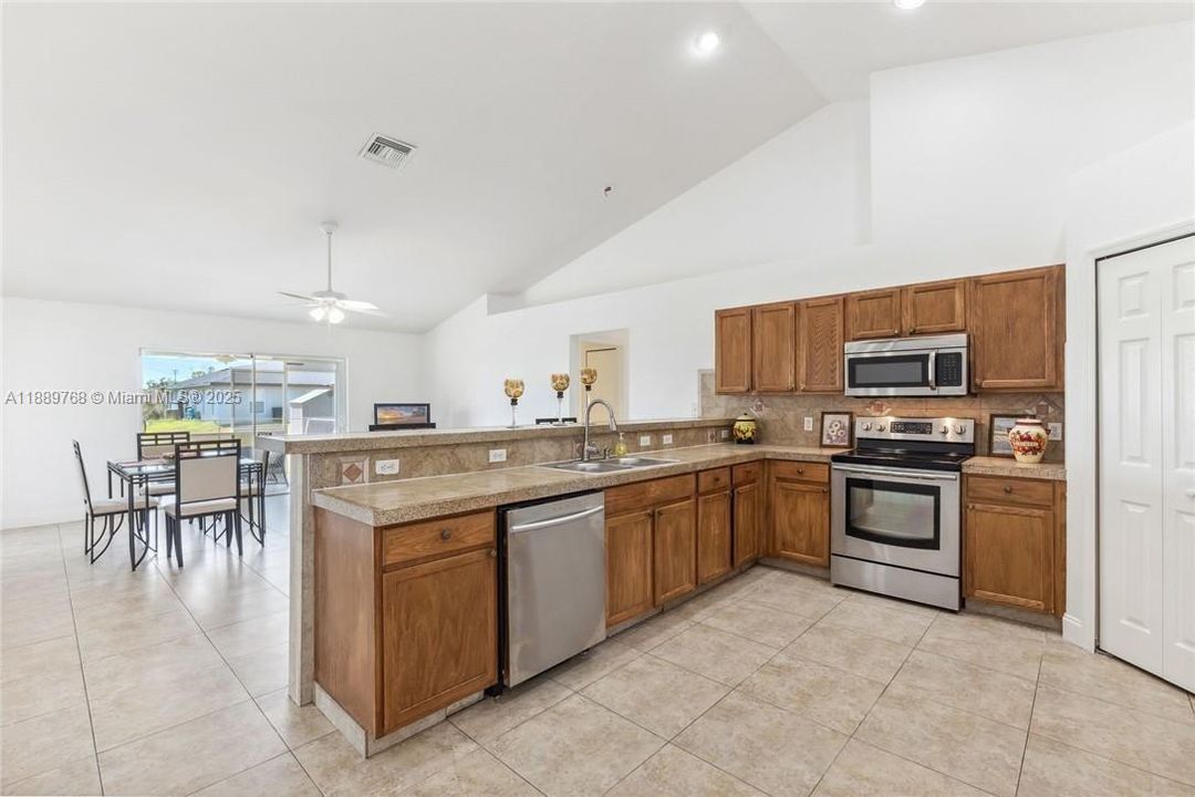 待售: $339,000 (3 贝兹, 2 浴室, 0 平方英尺)