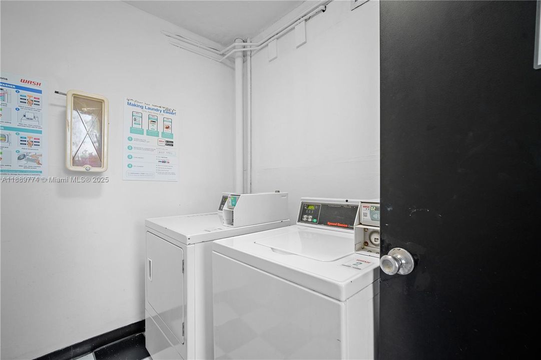 En Venta: $355,000 (1 camas, 2 baños, 1042 Pies cuadrados)