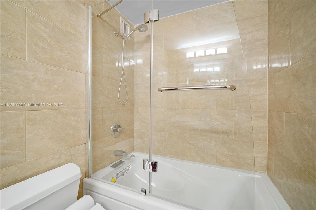En Venta: $355,000 (1 camas, 2 baños, 1042 Pies cuadrados)