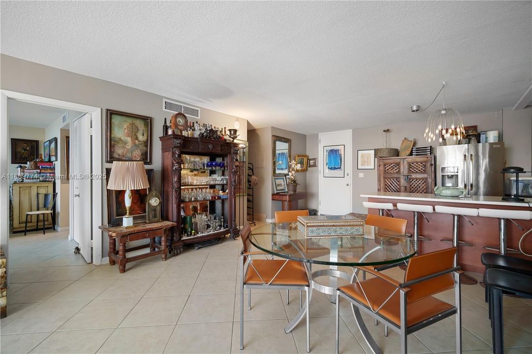 En Venta: $355,000 (1 camas, 2 baños, 1042 Pies cuadrados)