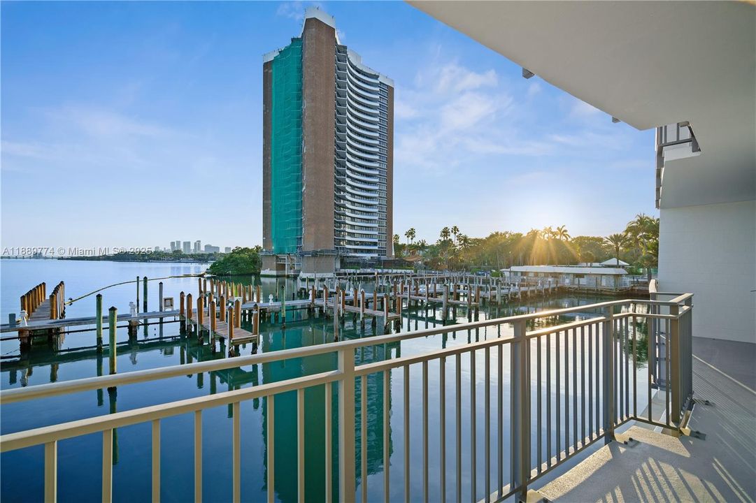 En Venta: $355,000 (1 camas, 2 baños, 1042 Pies cuadrados)