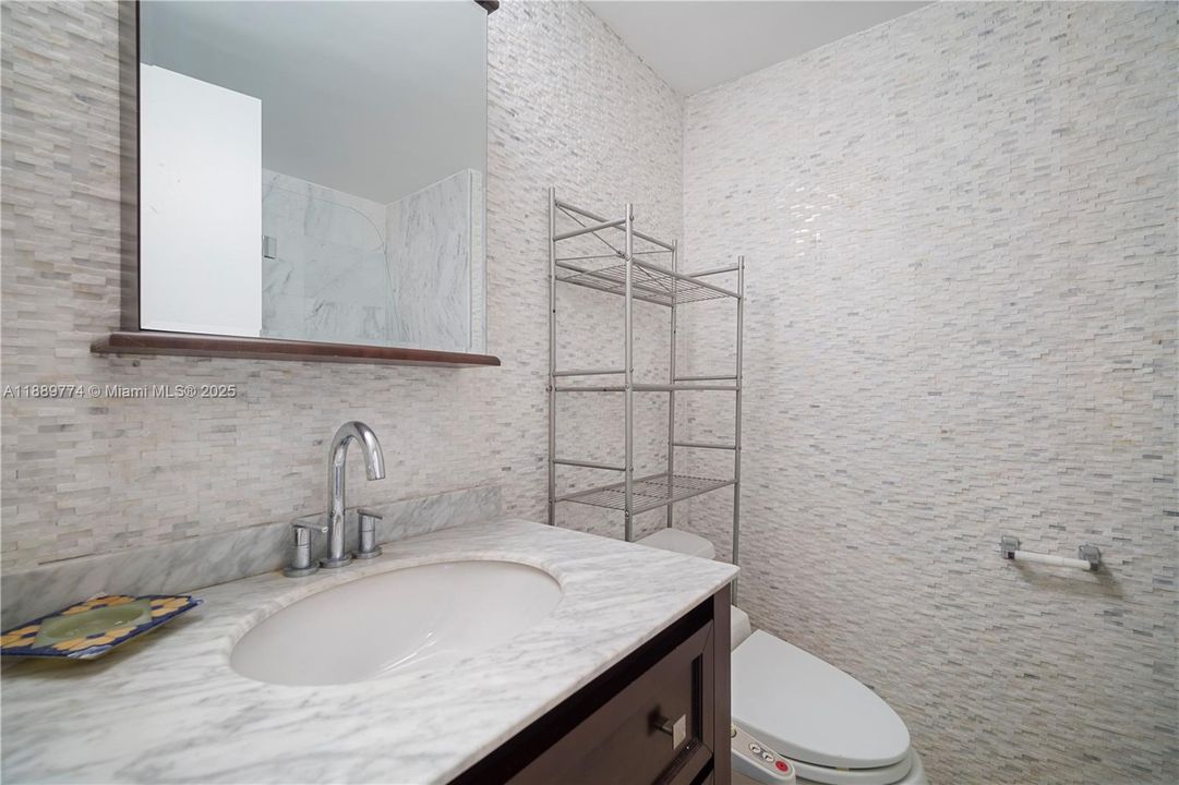 En Venta: $355,000 (1 camas, 2 baños, 1042 Pies cuadrados)