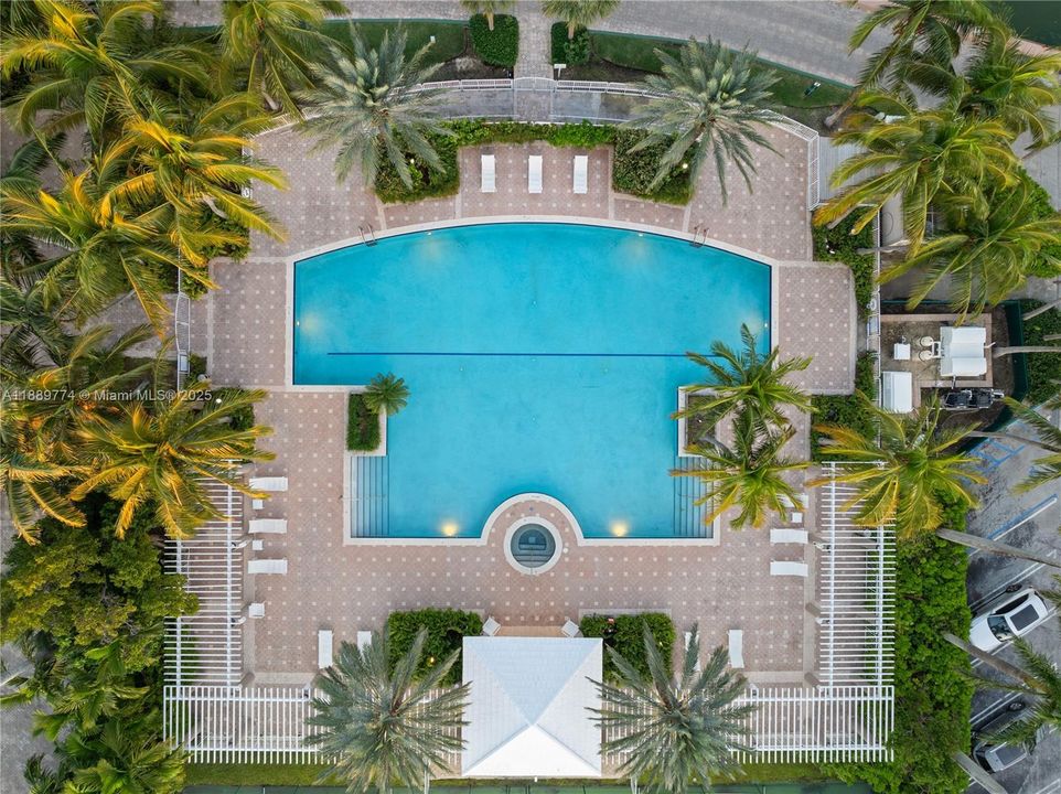 En Venta: $355,000 (1 camas, 2 baños, 1042 Pies cuadrados)