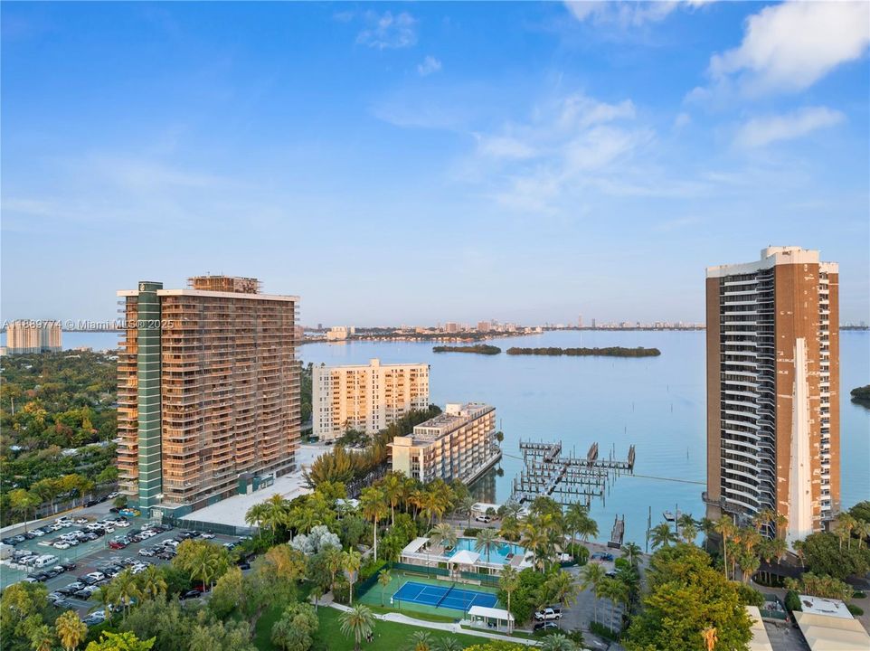 En Venta: $355,000 (1 camas, 2 baños, 1042 Pies cuadrados)