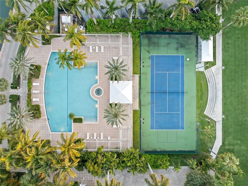 En Venta: $355,000 (1 camas, 2 baños, 1042 Pies cuadrados)