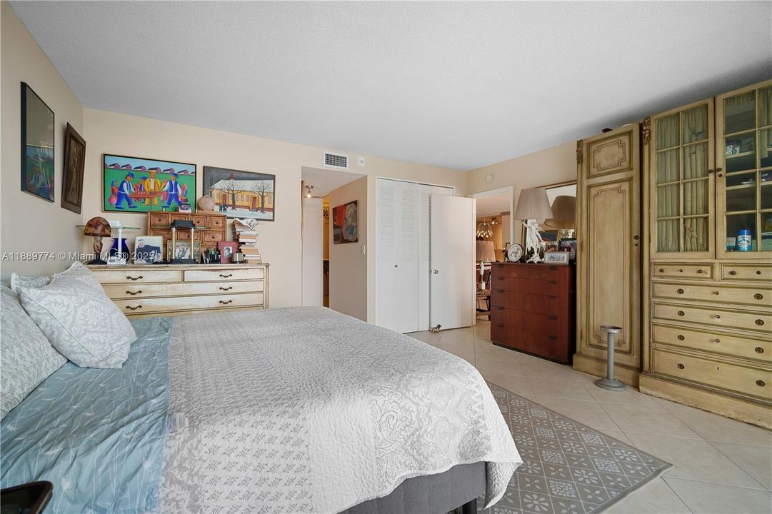 En Venta: $355,000 (1 camas, 2 baños, 1042 Pies cuadrados)