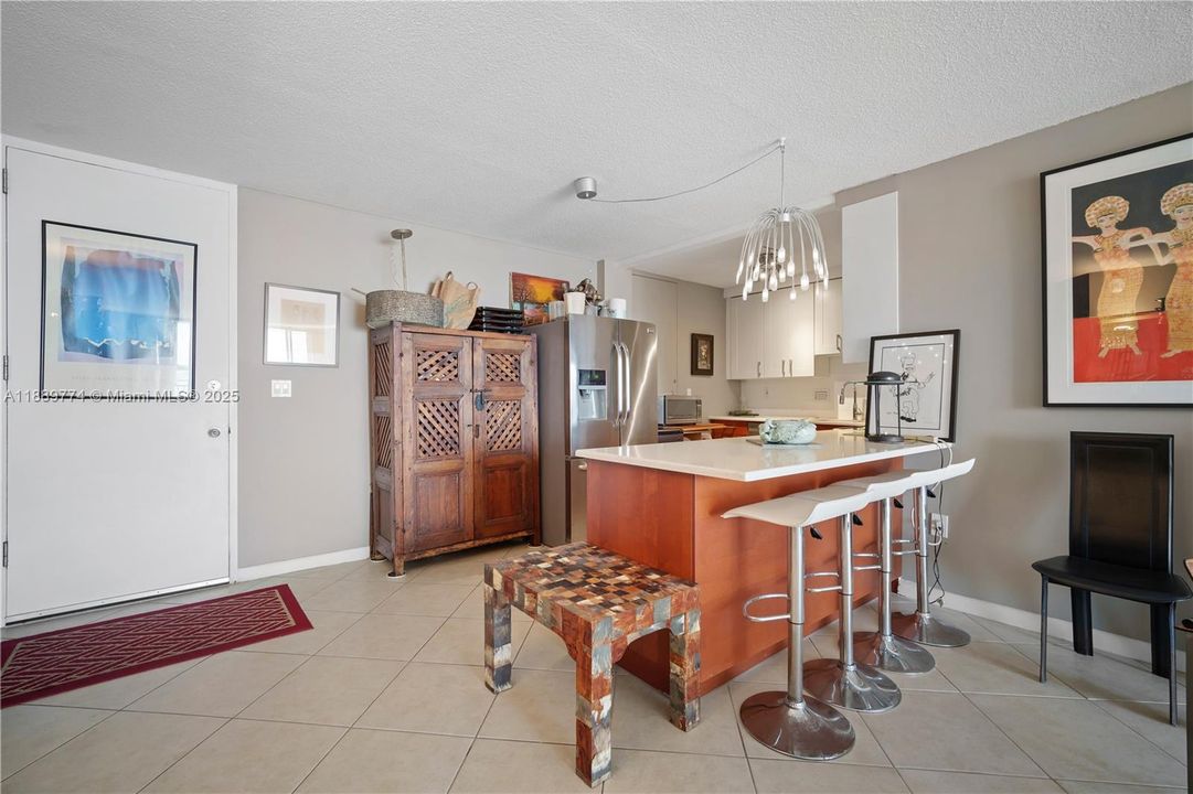En Venta: $355,000 (1 camas, 2 baños, 1042 Pies cuadrados)