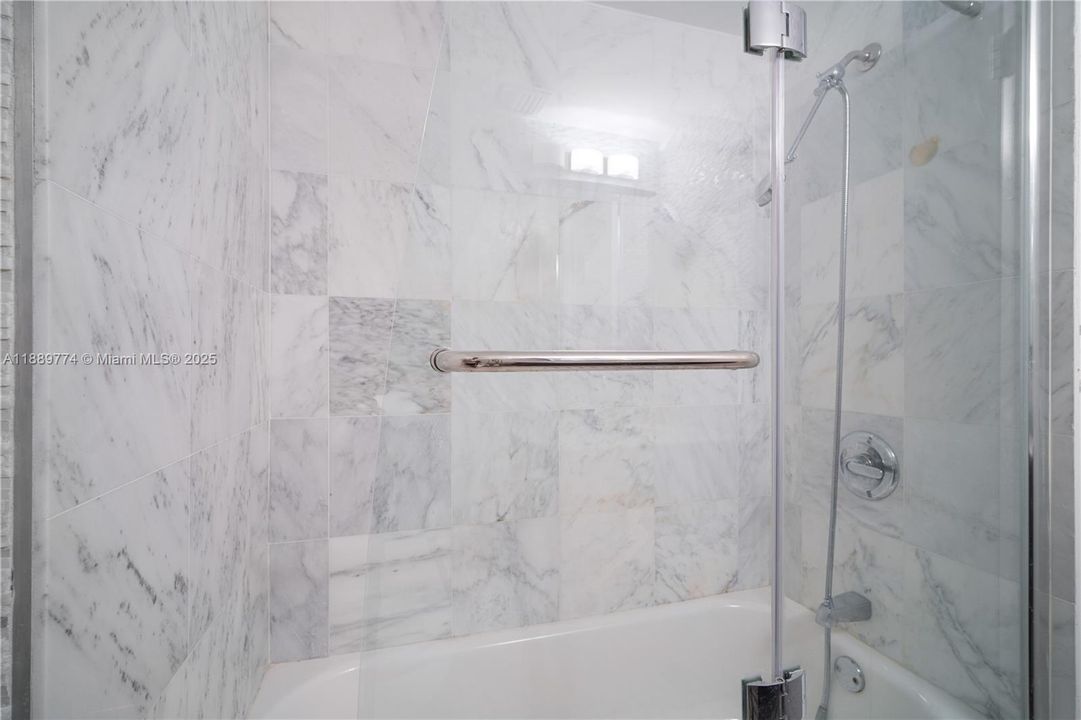 En Venta: $355,000 (1 camas, 2 baños, 1042 Pies cuadrados)