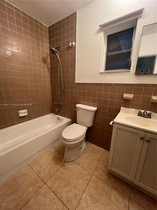 Active With Contract: $1,300 (1 beds, 1 baths, 1716 Square Feet)
