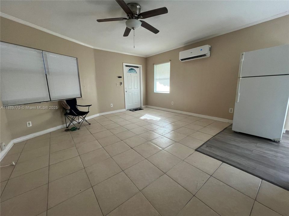 Active With Contract: $1,300 (1 beds, 1 baths, 1716 Square Feet)