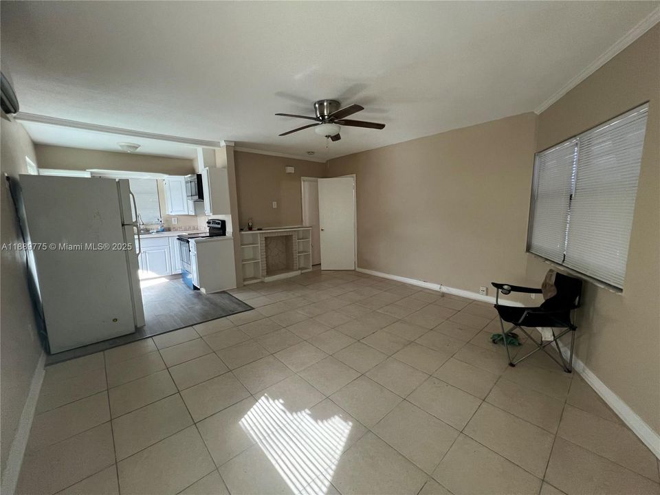 Active With Contract: $1,300 (1 beds, 1 baths, 1716 Square Feet)