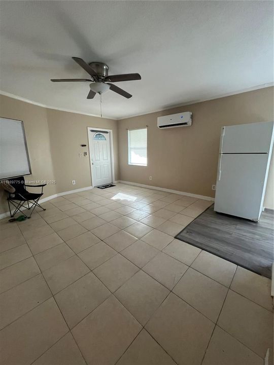Active With Contract: $1,300 (1 beds, 1 baths, 1716 Square Feet)