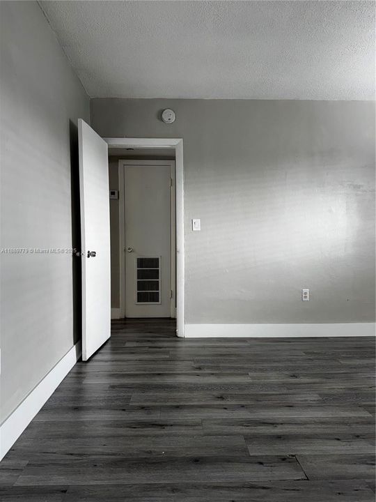 Active With Contract: $1,850 (1 beds, 1 baths, 750 Square Feet)