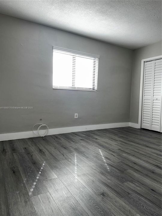 Active With Contract: $1,850 (1 beds, 1 baths, 750 Square Feet)