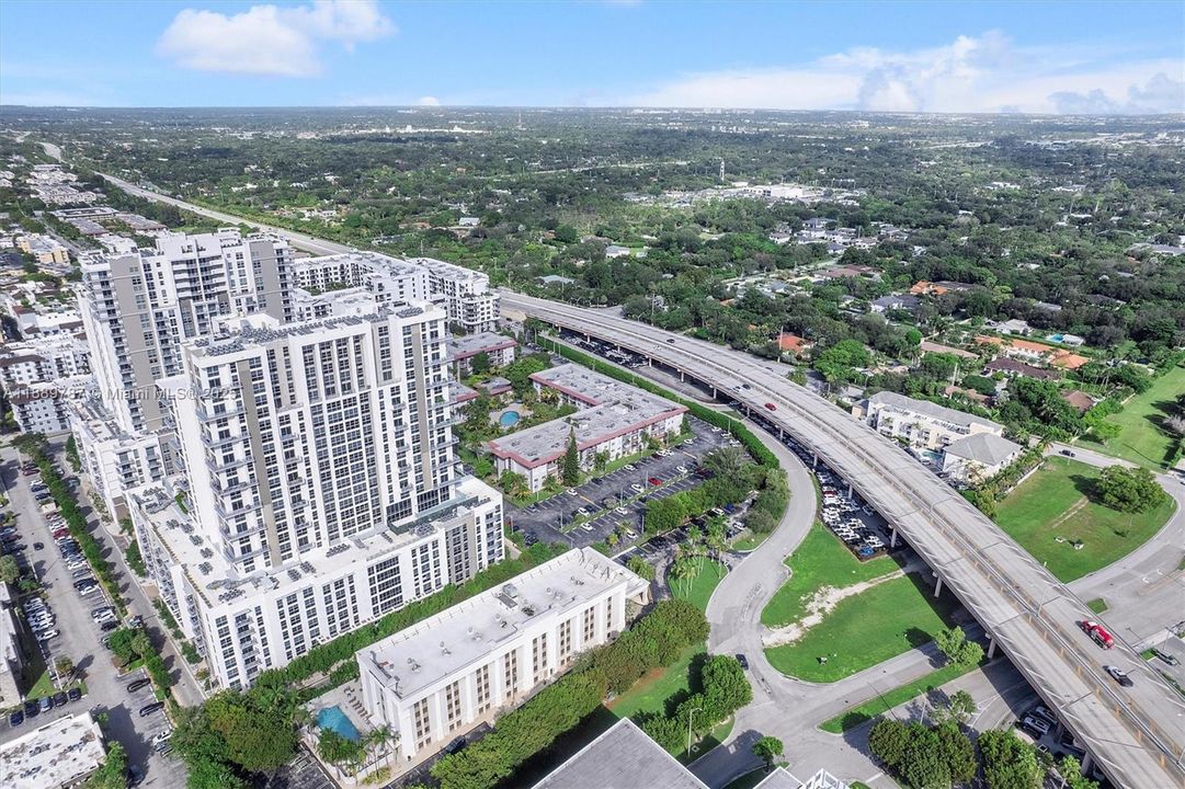 Active With Contract: $299,000 (2 beds, 2 baths, 1087 Square Feet)