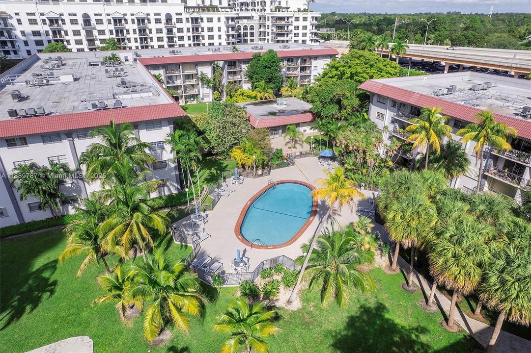 Active With Contract: $299,000 (2 beds, 2 baths, 1087 Square Feet)