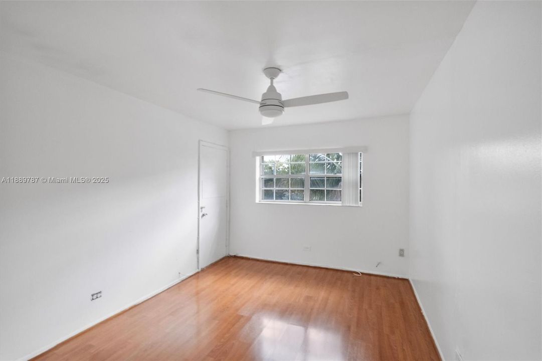 Active With Contract: $299,000 (2 beds, 2 baths, 1087 Square Feet)