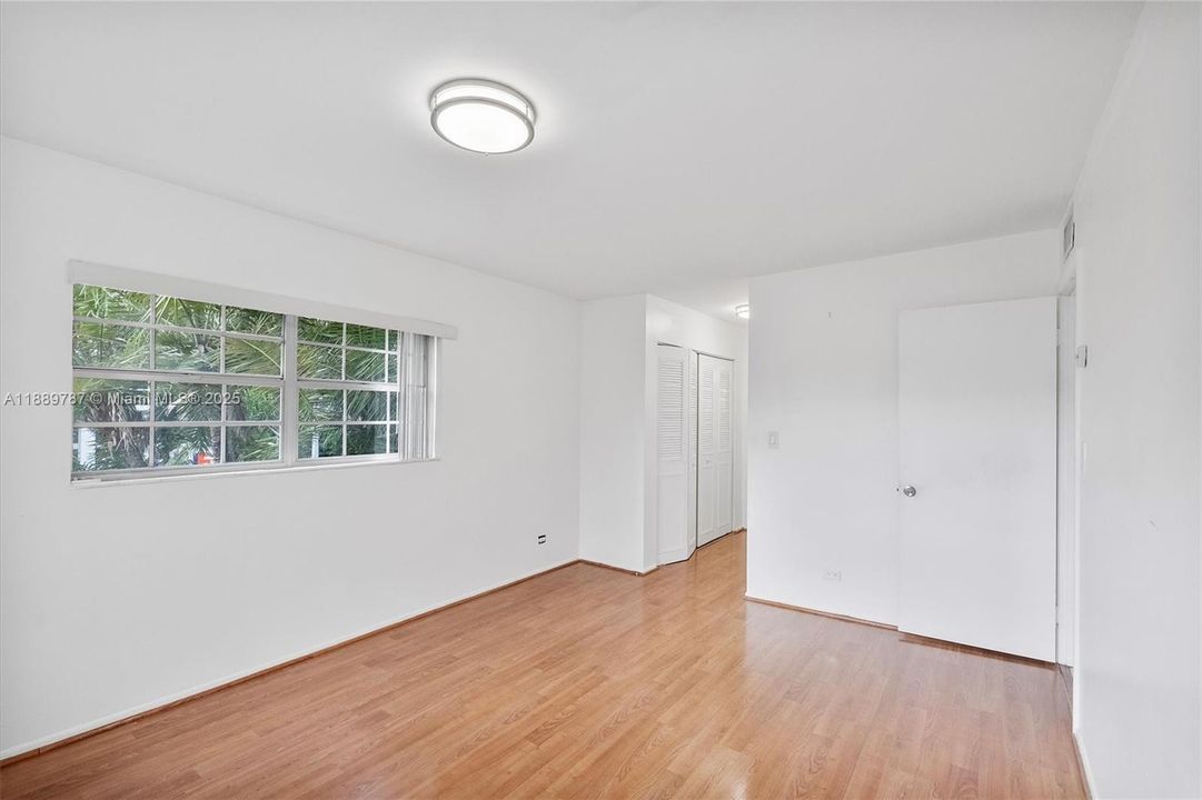 Active With Contract: $299,000 (2 beds, 2 baths, 1087 Square Feet)