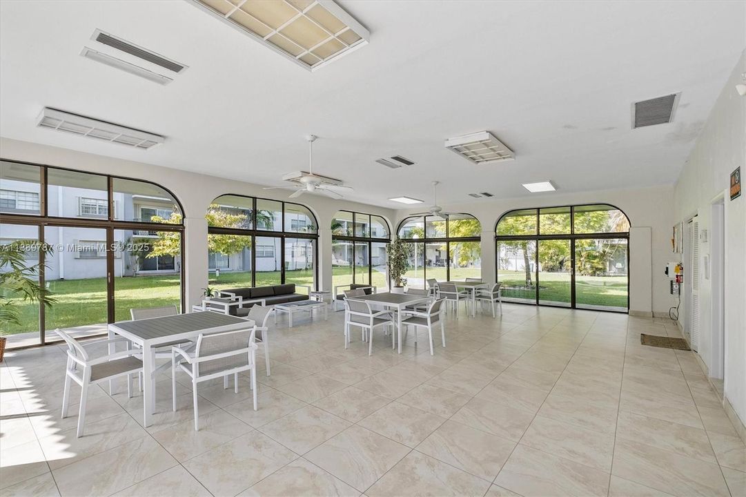 Active With Contract: $299,000 (2 beds, 2 baths, 1087 Square Feet)