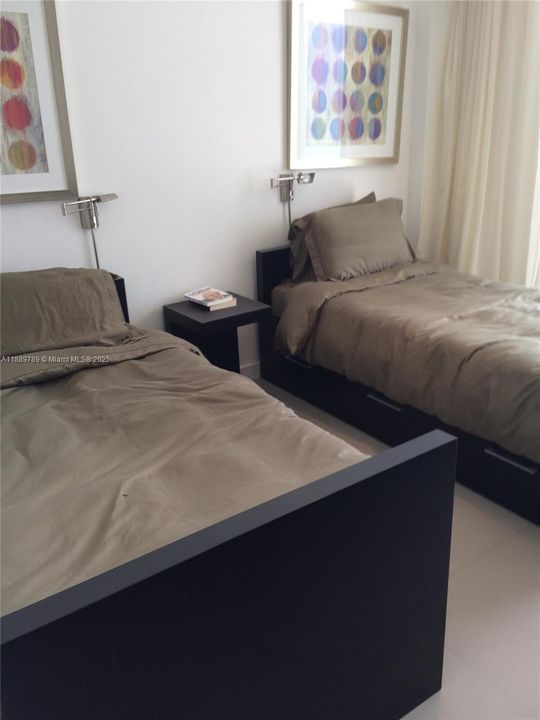 For Rent: $4,400 (2 beds, 2 baths, 1048 Square Feet)