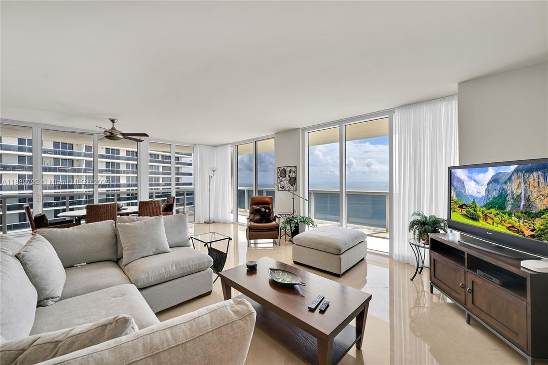 В аренду: $9,800 (3 спален, 3 ванн, 2078 Квадратных фут)