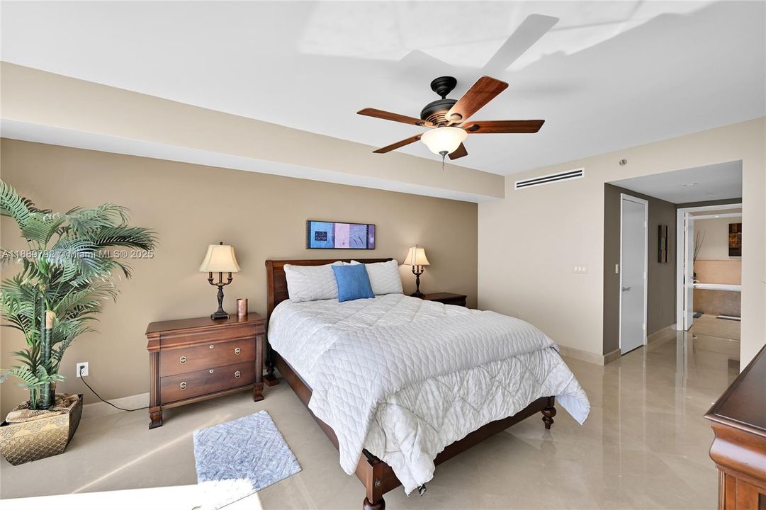 В аренду: $9,800 (3 спален, 3 ванн, 2078 Квадратных фут)