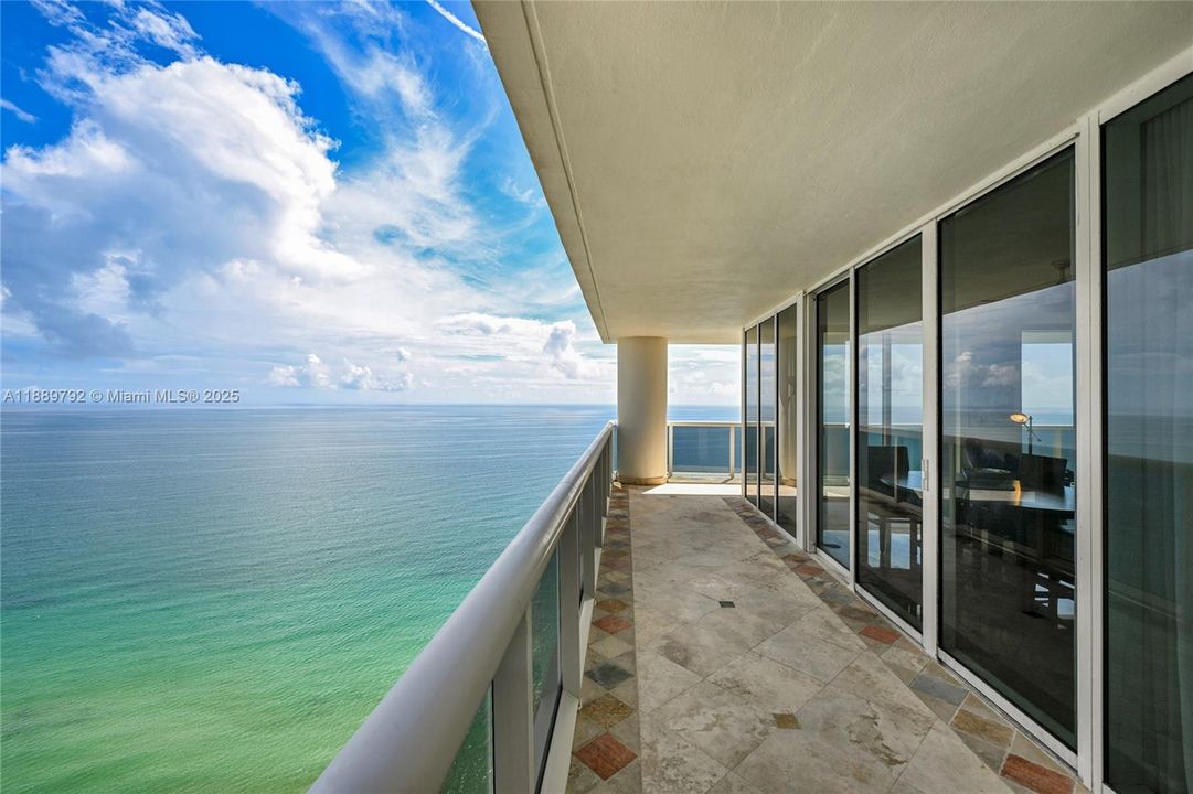 В аренду: $9,800 (3 спален, 3 ванн, 2078 Квадратных фут)