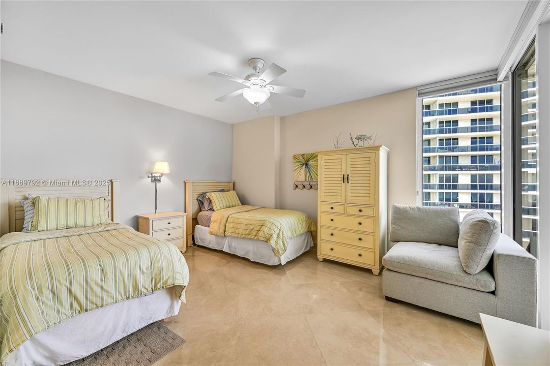 В аренду: $9,800 (3 спален, 3 ванн, 2078 Квадратных фут)