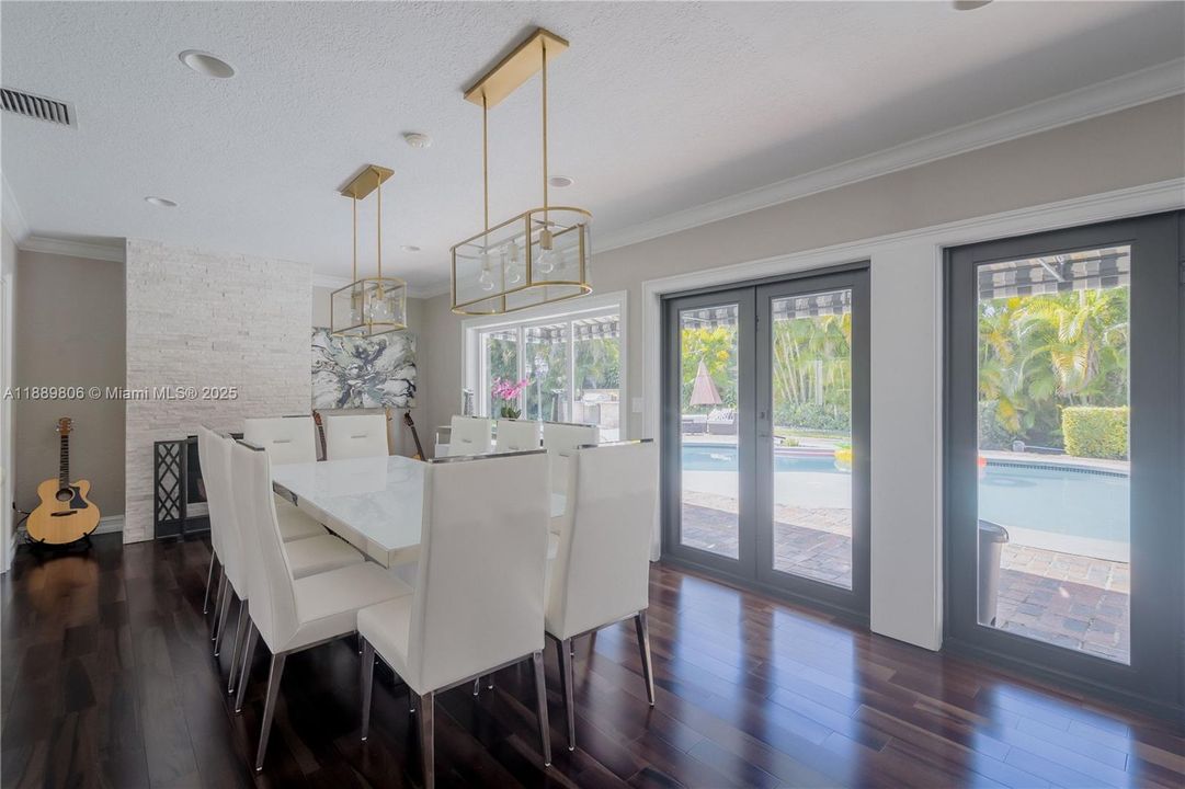 待售: $2,450,000 (4 贝兹, 3 浴室, 2458 平方英尺)