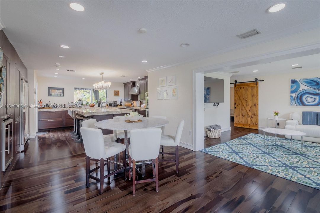 待售: $2,450,000 (4 贝兹, 3 浴室, 2458 平方英尺)