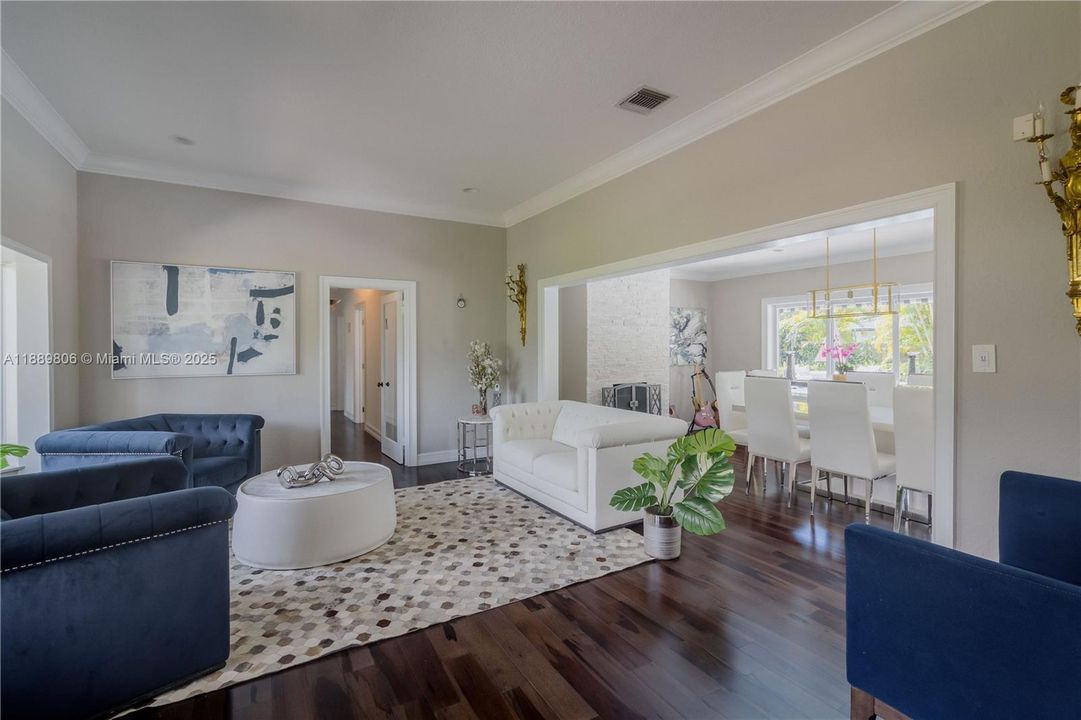 待售: $2,450,000 (4 贝兹, 3 浴室, 2458 平方英尺)