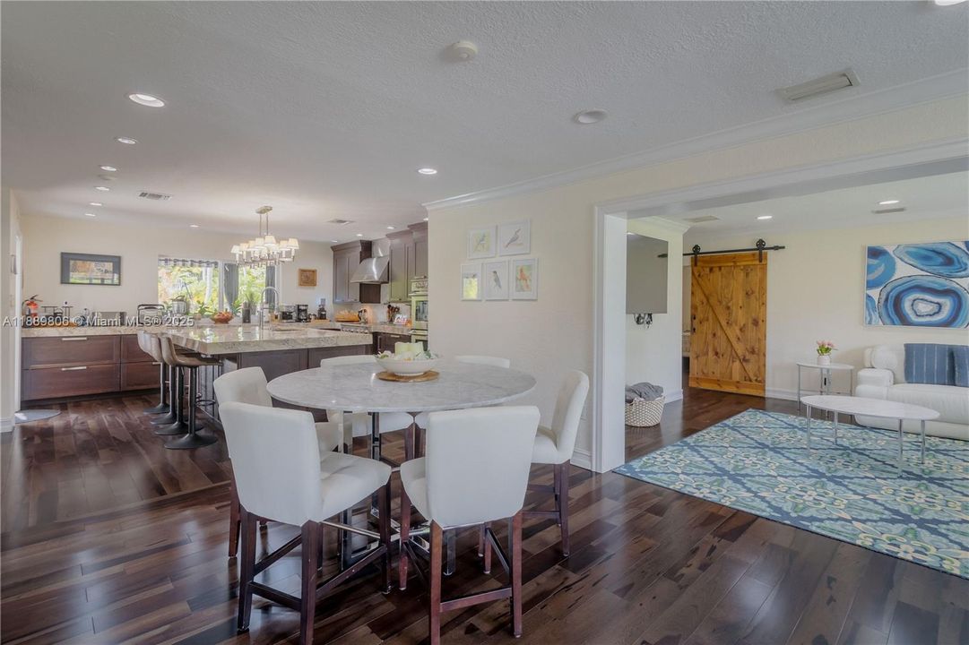 待售: $2,450,000 (4 贝兹, 3 浴室, 2458 平方英尺)