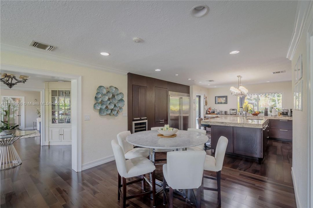 待售: $2,450,000 (4 贝兹, 3 浴室, 2458 平方英尺)